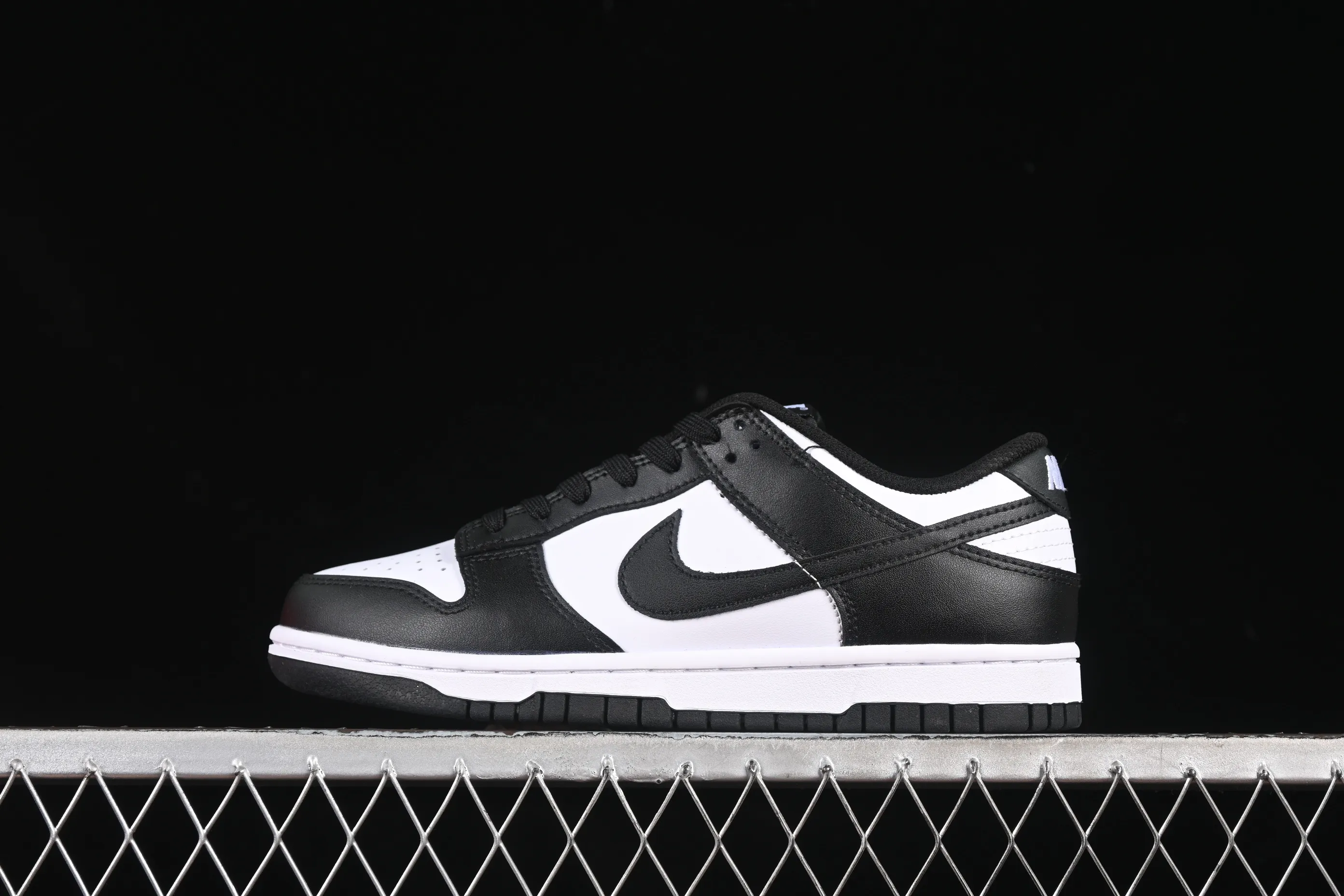 All categories Nk SB Dunk series Nk SB Dunk Low low-top sneakers Nike SB Dunk Low classic black and white low-top casual sneakers HF5441-100